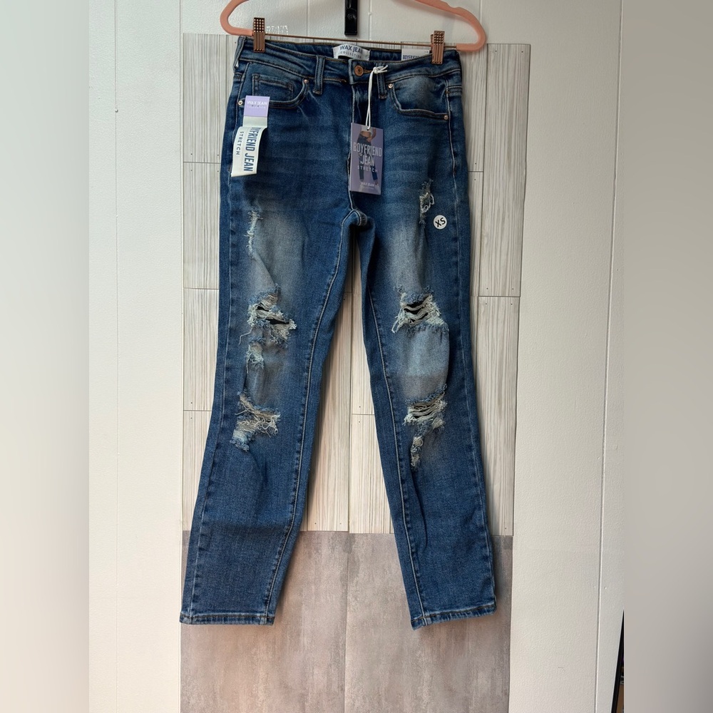 🍀$3/$30 Boyfriend fit med wash ripped jeans - Picture 2 of 7